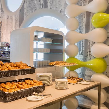 Voco Milan-Fiere By Ihg Hotel Exterior photo