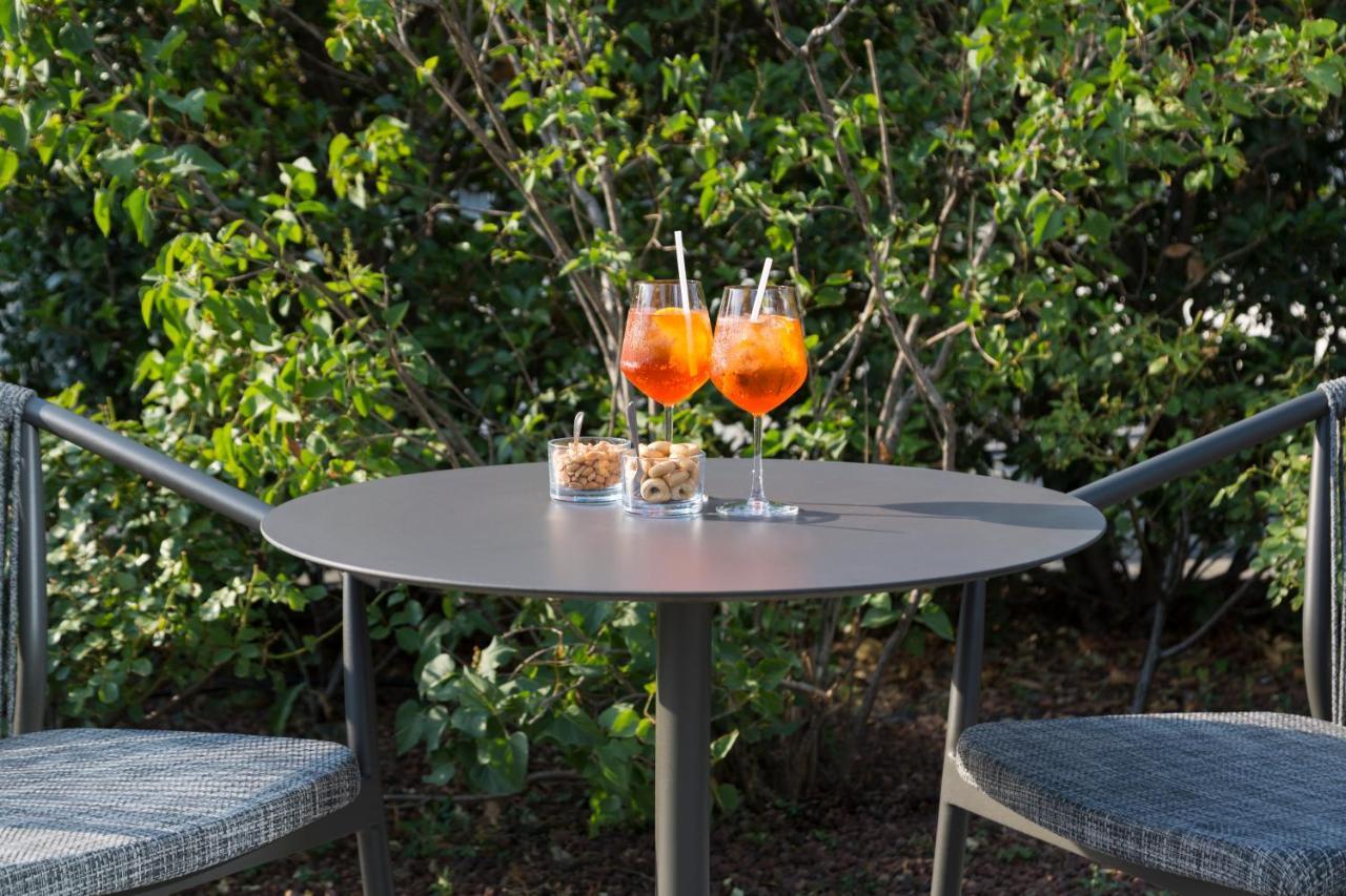 Voco Milan-Fiere By Ihg Hotel Exterior photo
