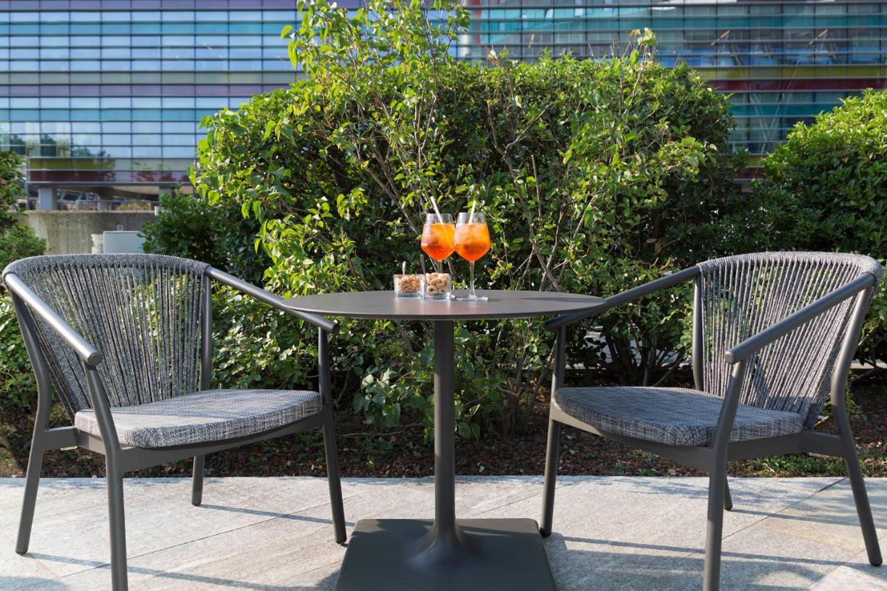 Voco Milan-Fiere By Ihg Hotel Exterior photo