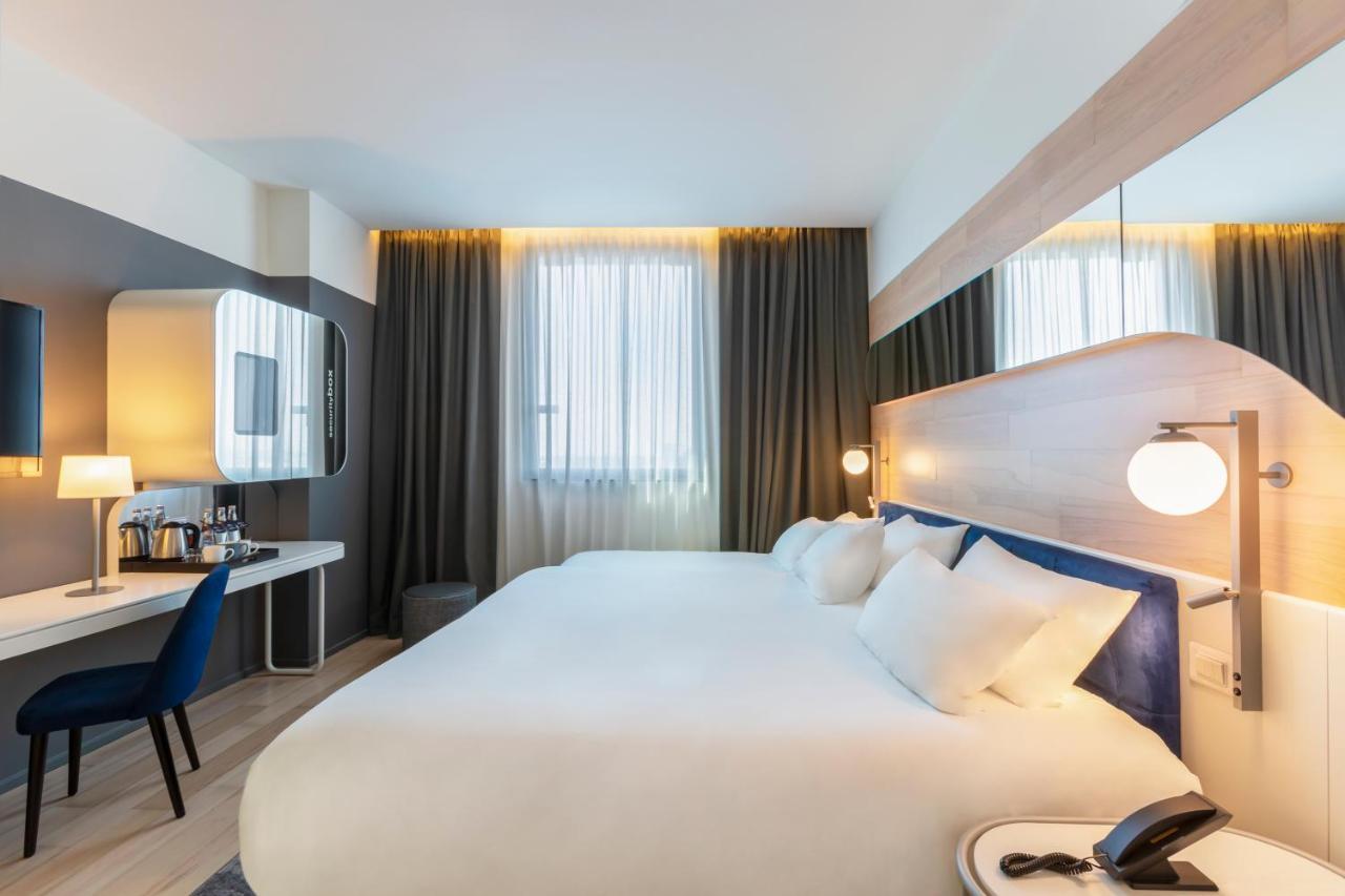 Voco Milan-Fiere By Ihg Hotel Exterior photo