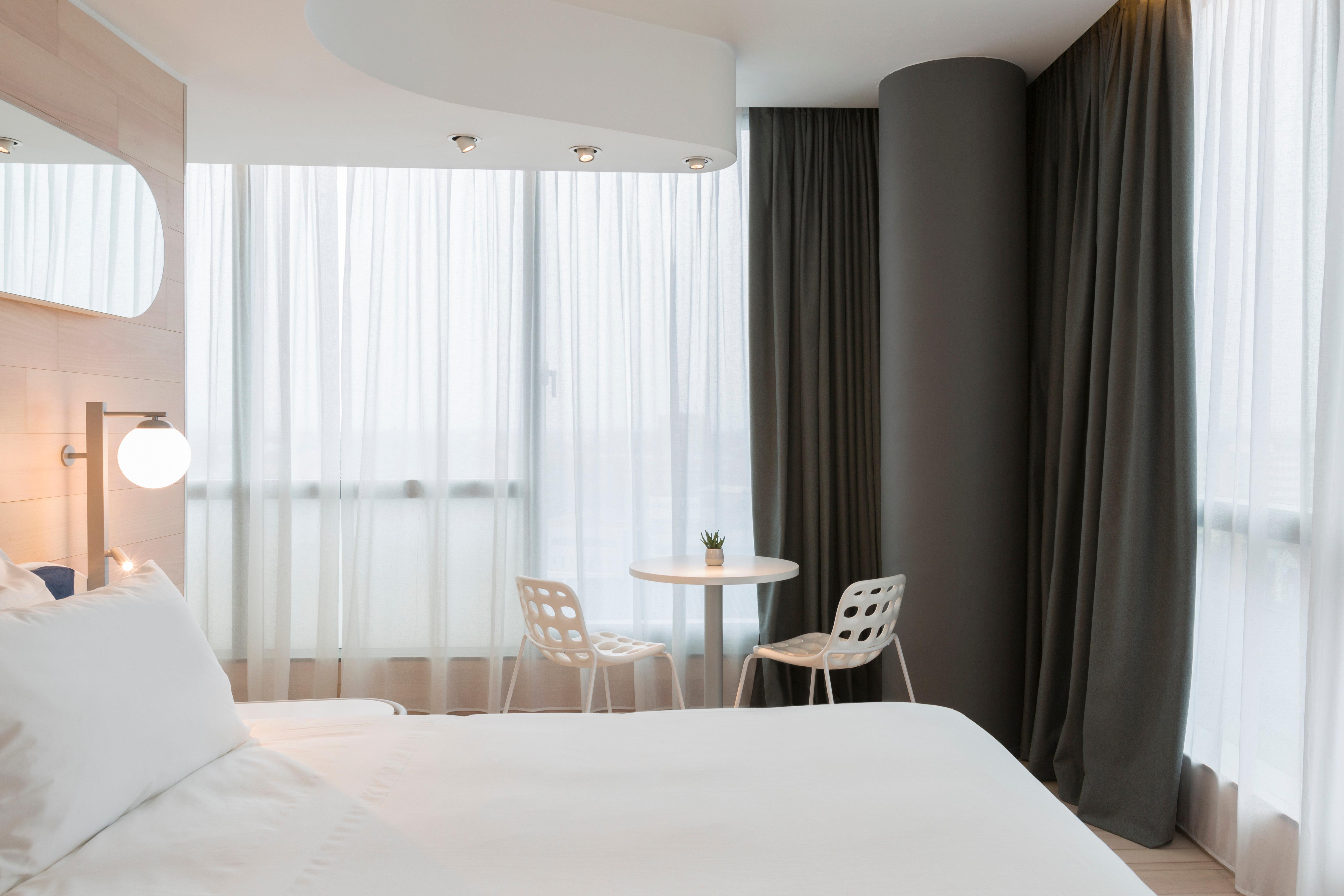Voco Milan-Fiere By Ihg Hotel Exterior photo