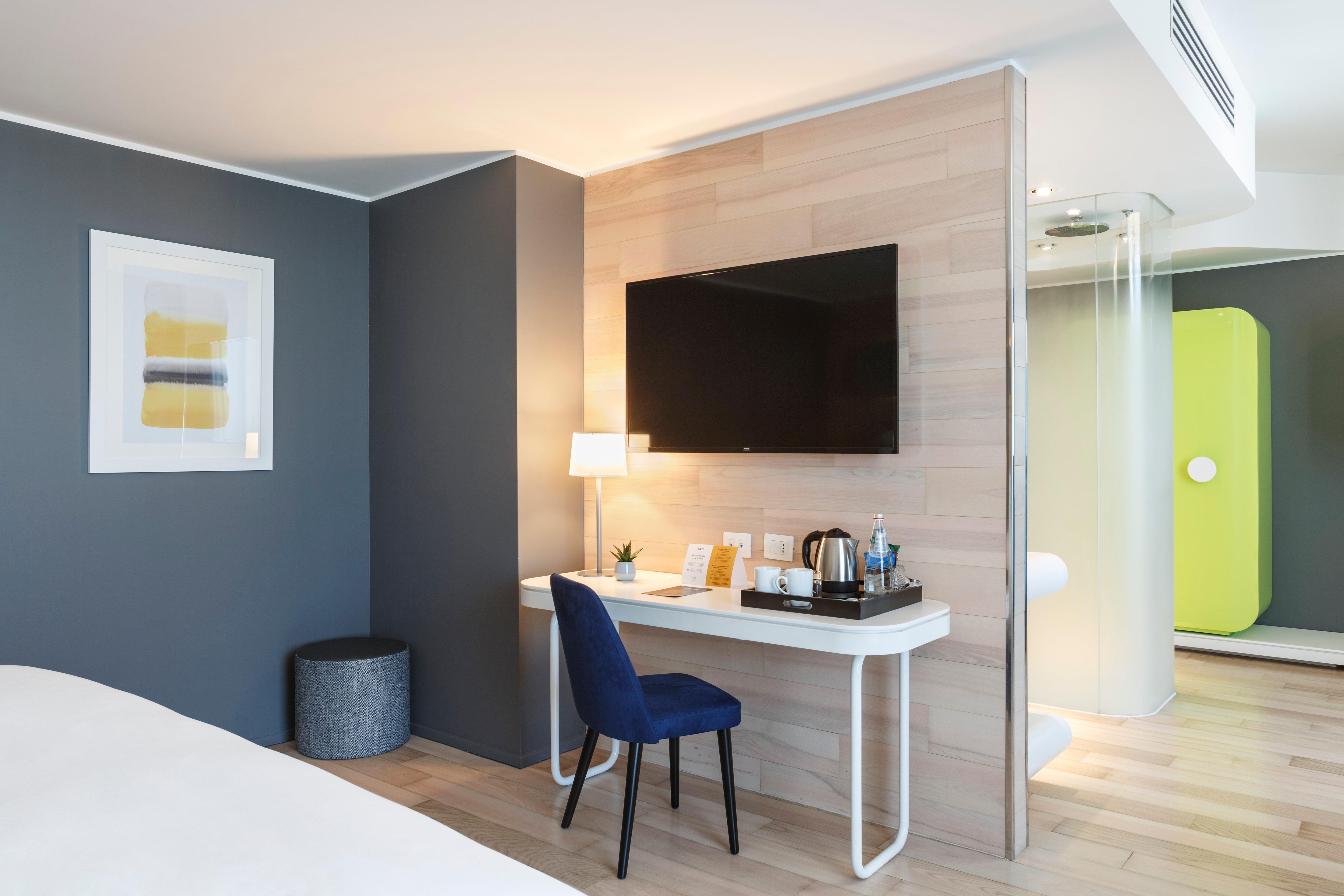 Voco Milan-Fiere By Ihg Hotel Exterior photo