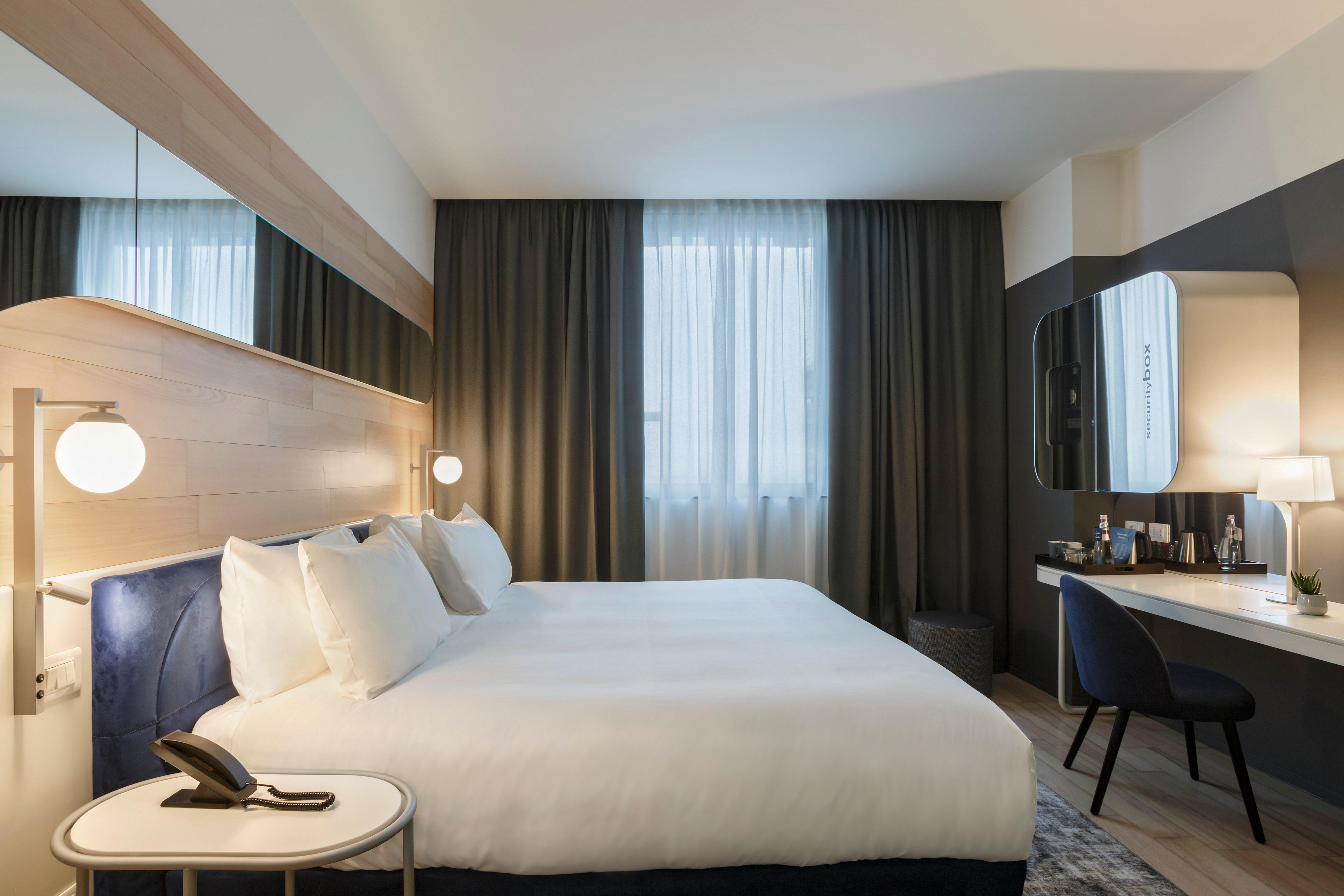 Voco Milan-Fiere By Ihg Hotel Exterior photo