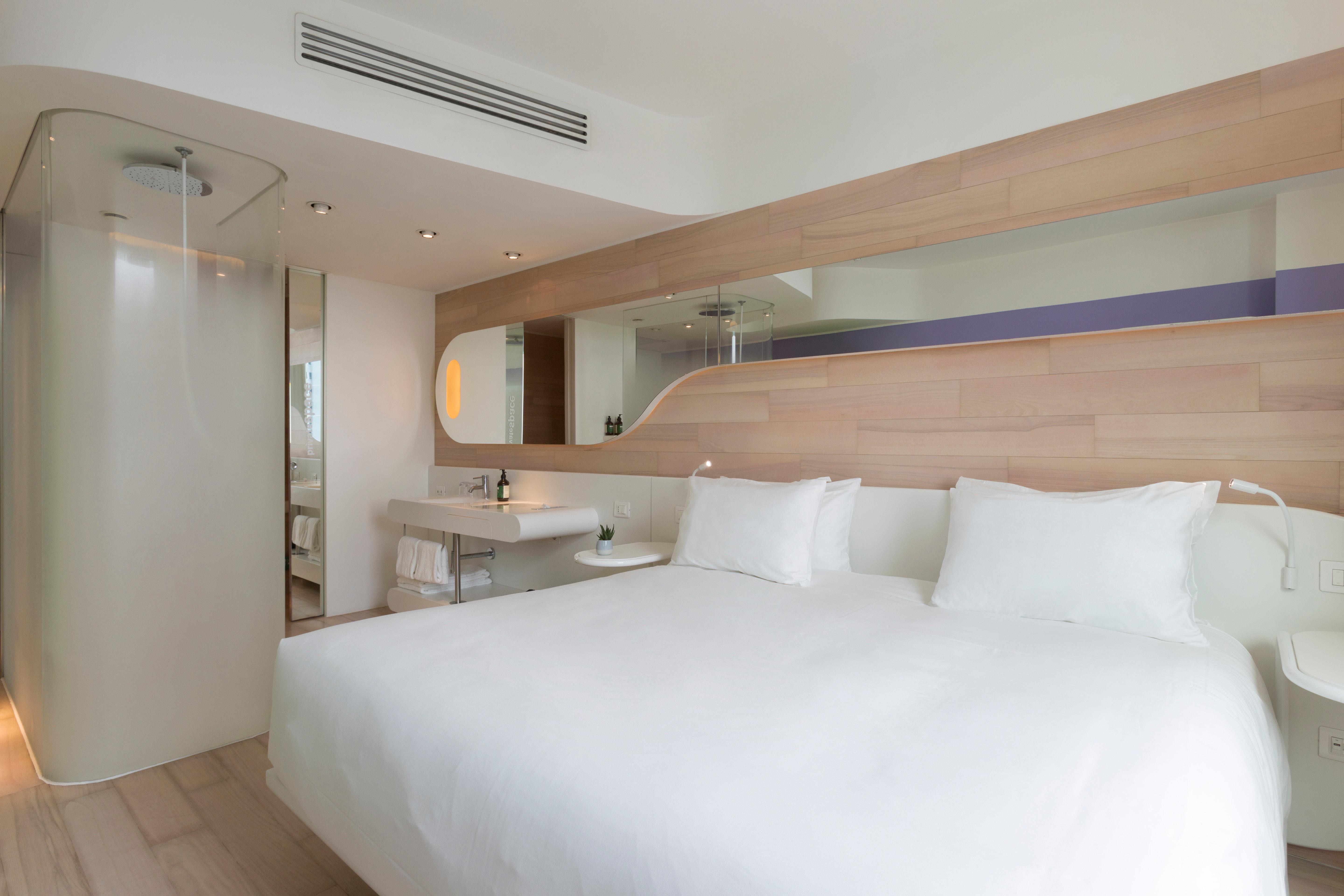Voco Milan-Fiere By Ihg Hotel Exterior photo