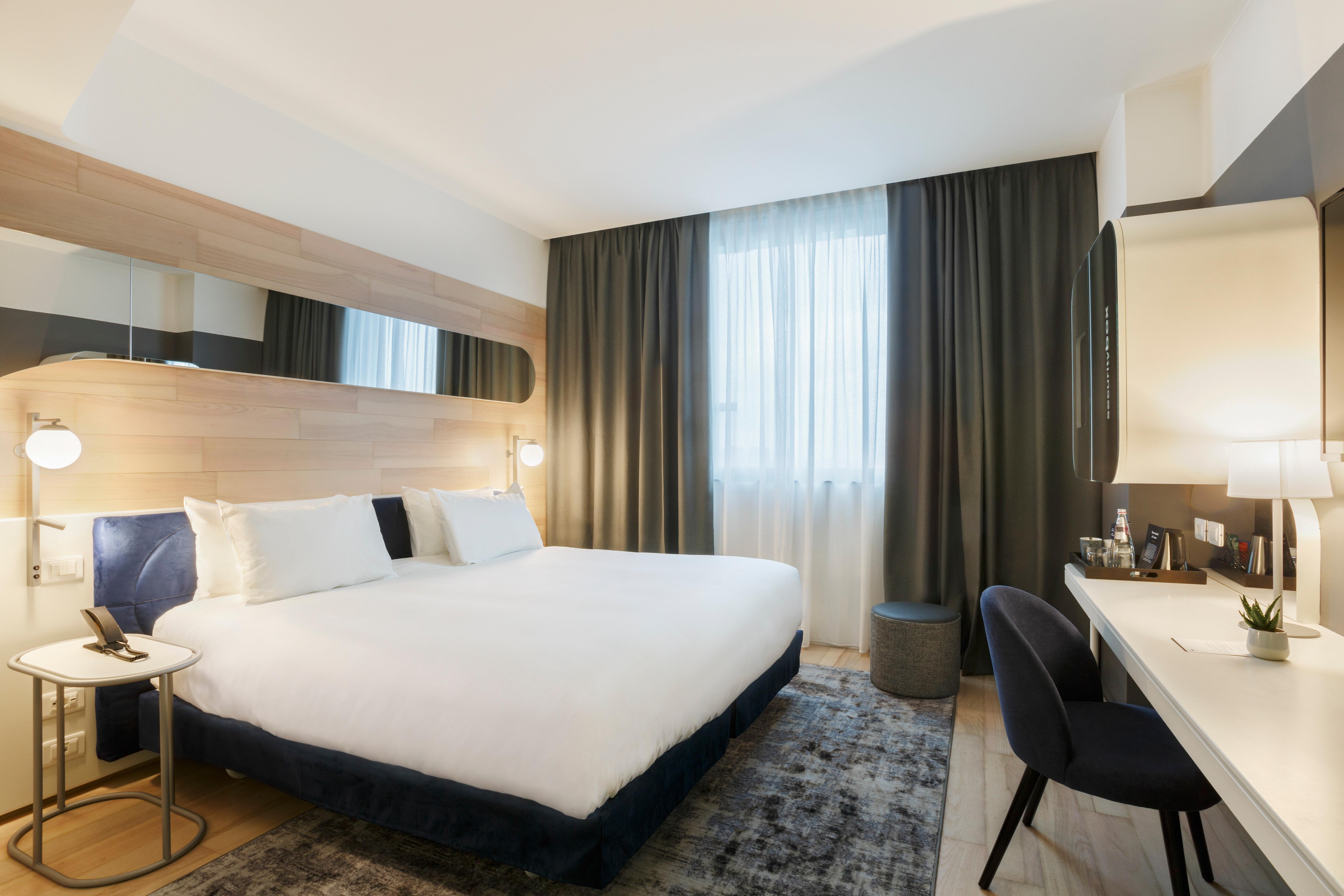 Voco Milan-Fiere By Ihg Hotel Exterior photo