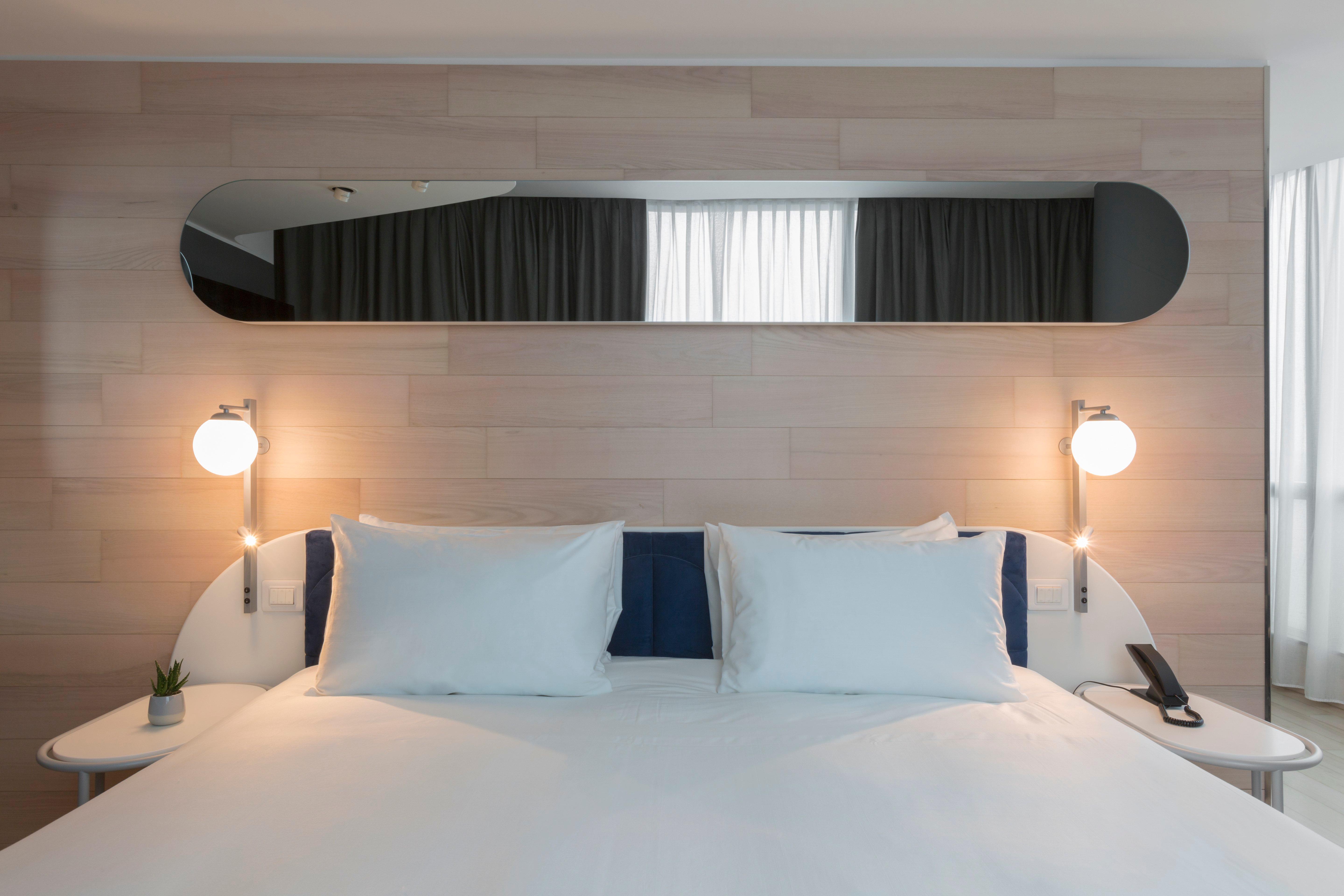 Voco Milan-Fiere By Ihg Hotel Exterior photo