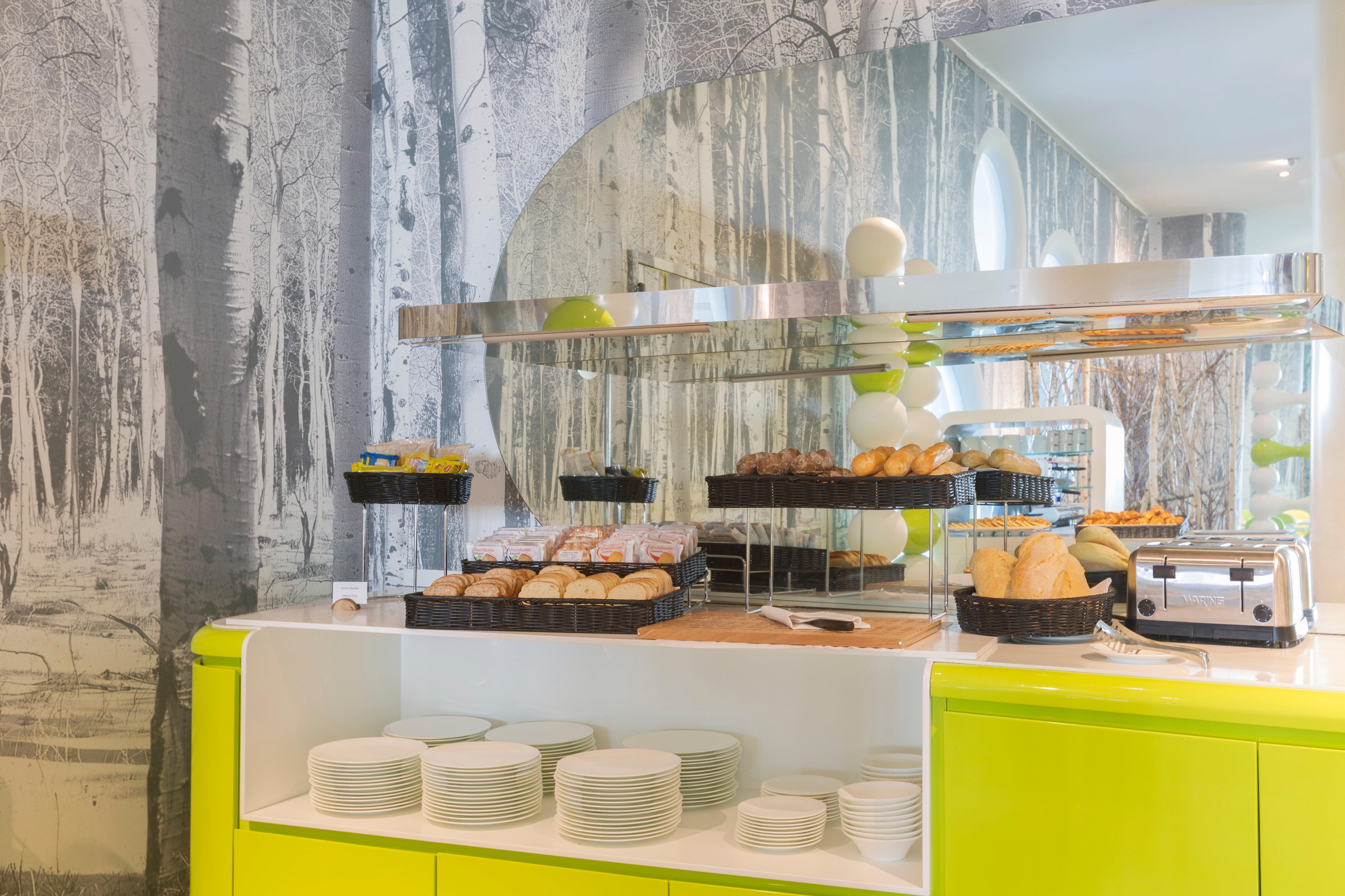 Voco Milan-Fiere By Ihg Hotel Exterior photo