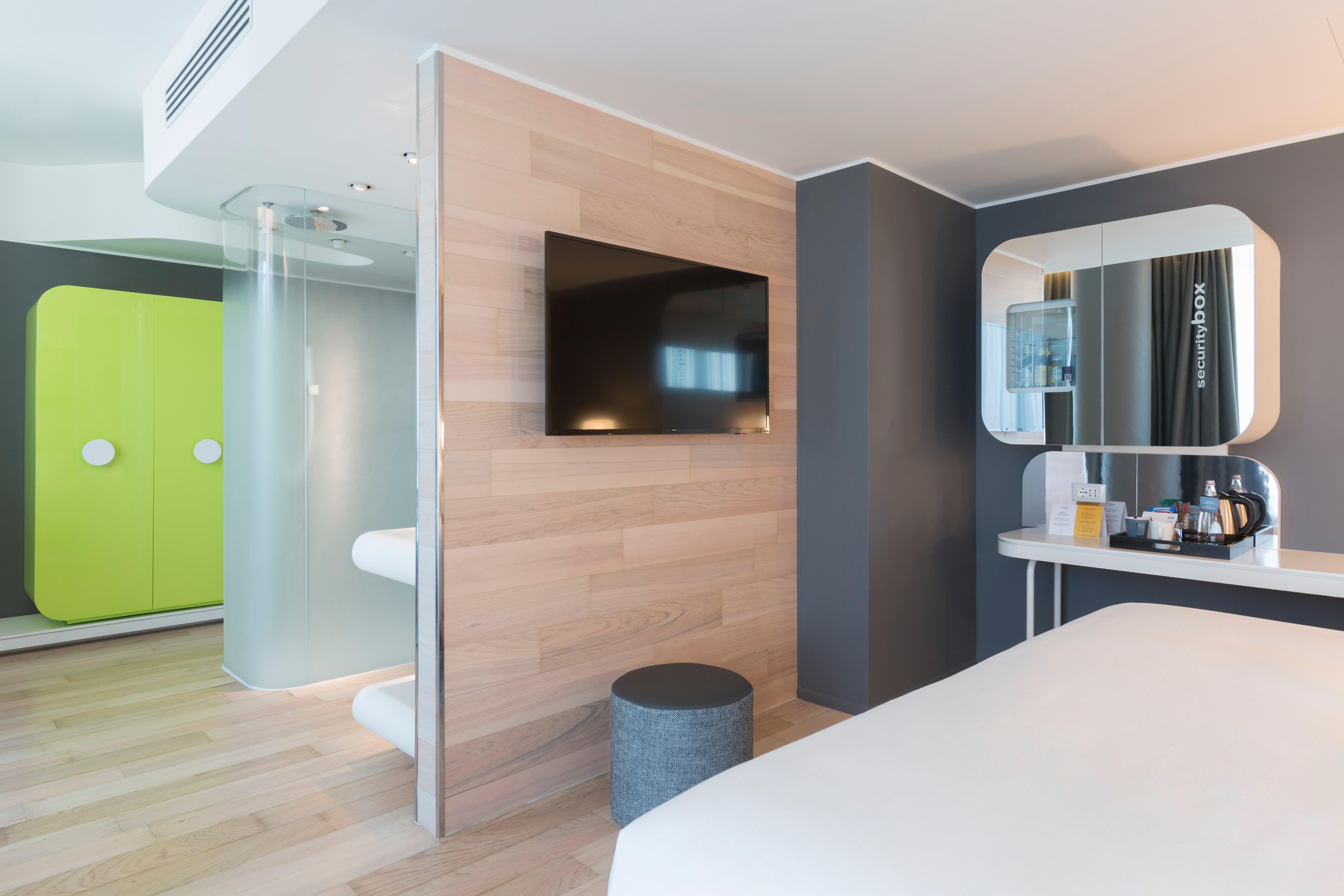 Voco Milan-Fiere By Ihg Hotel Exterior photo
