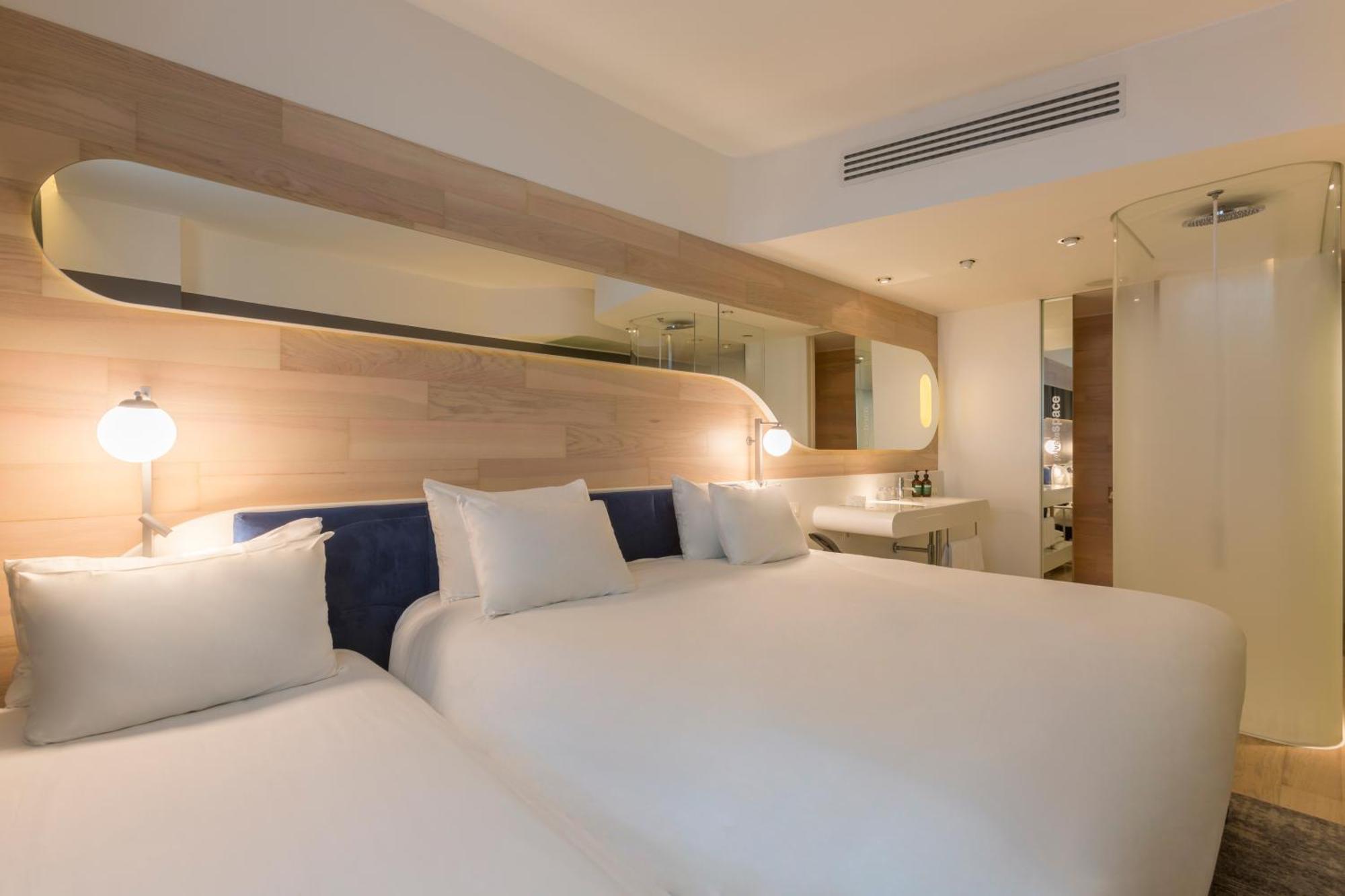 Voco Milan-Fiere By Ihg Hotel Exterior photo