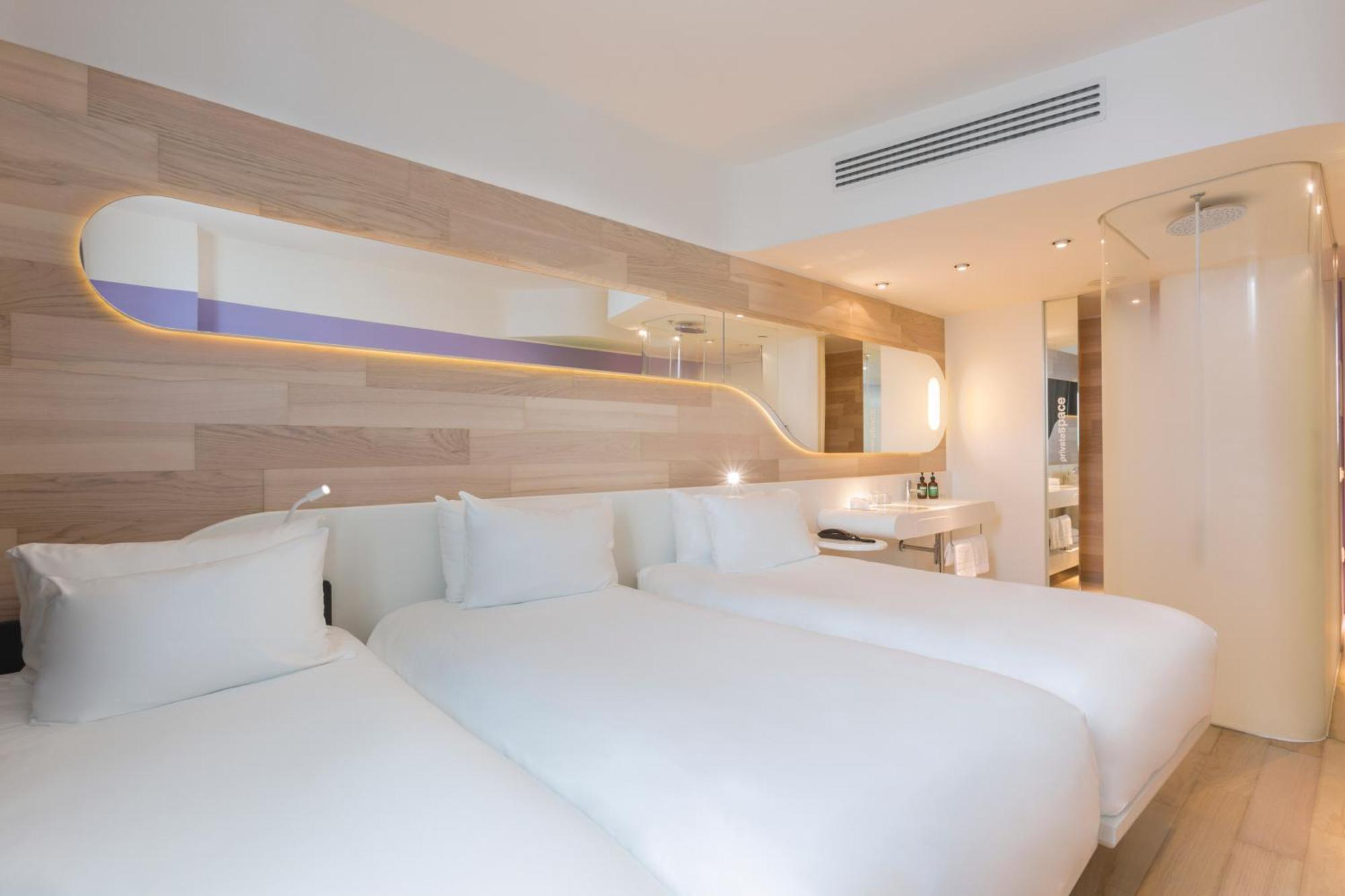 Voco Milan-Fiere By Ihg Hotel Exterior photo