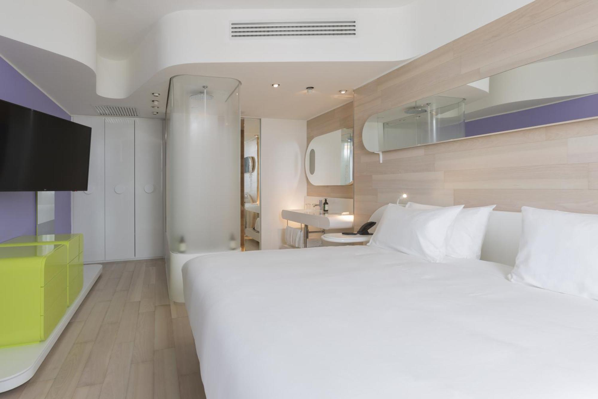 Voco Milan-Fiere By Ihg Hotel Exterior photo