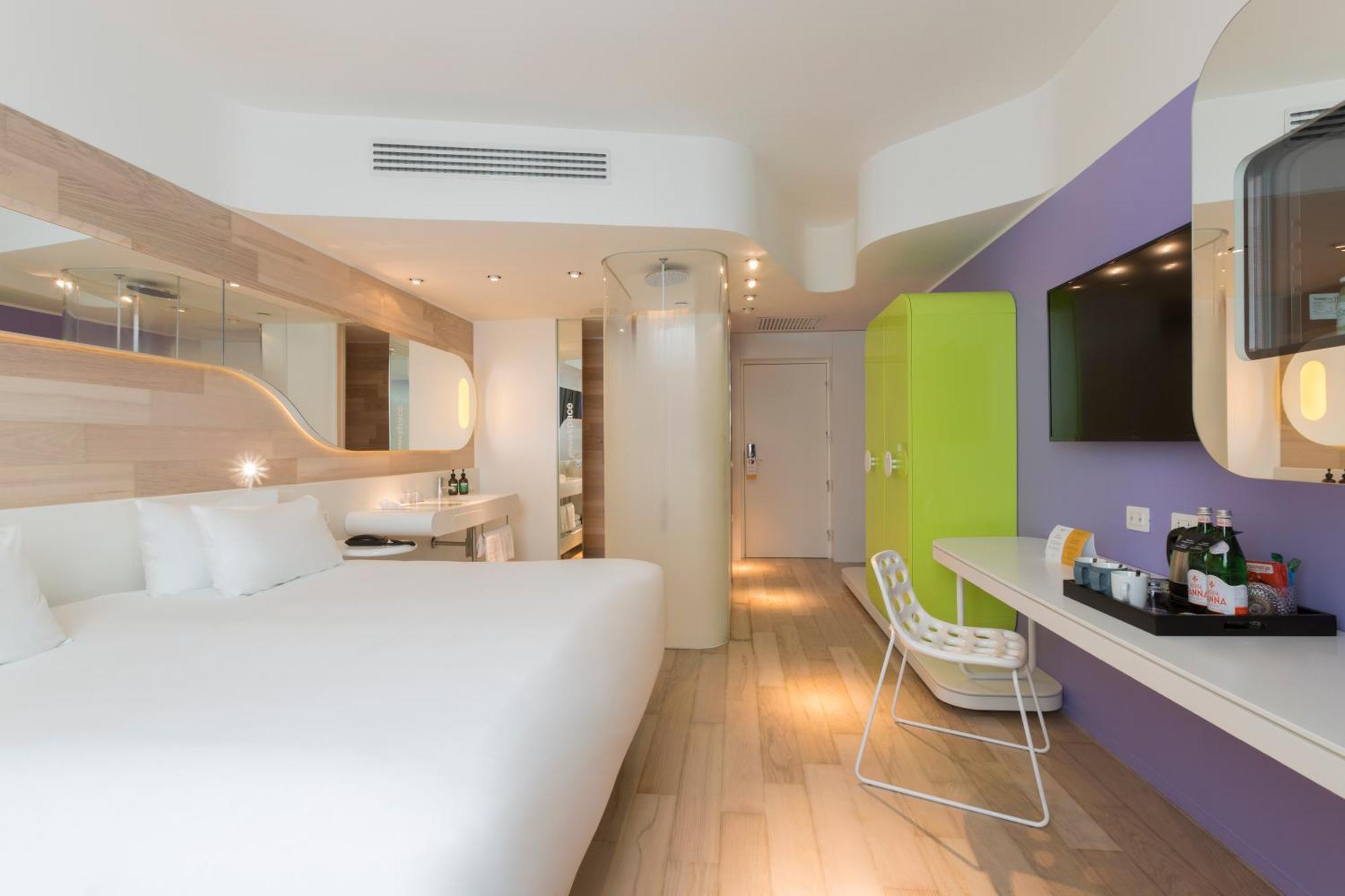 Voco Milan-Fiere By Ihg Hotel Exterior photo