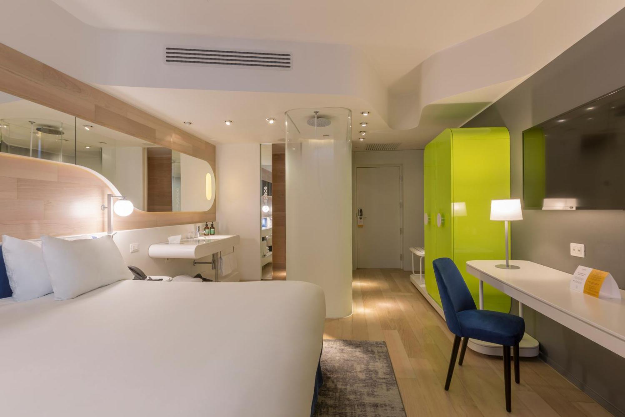Voco Milan-Fiere By Ihg Hotel Exterior photo