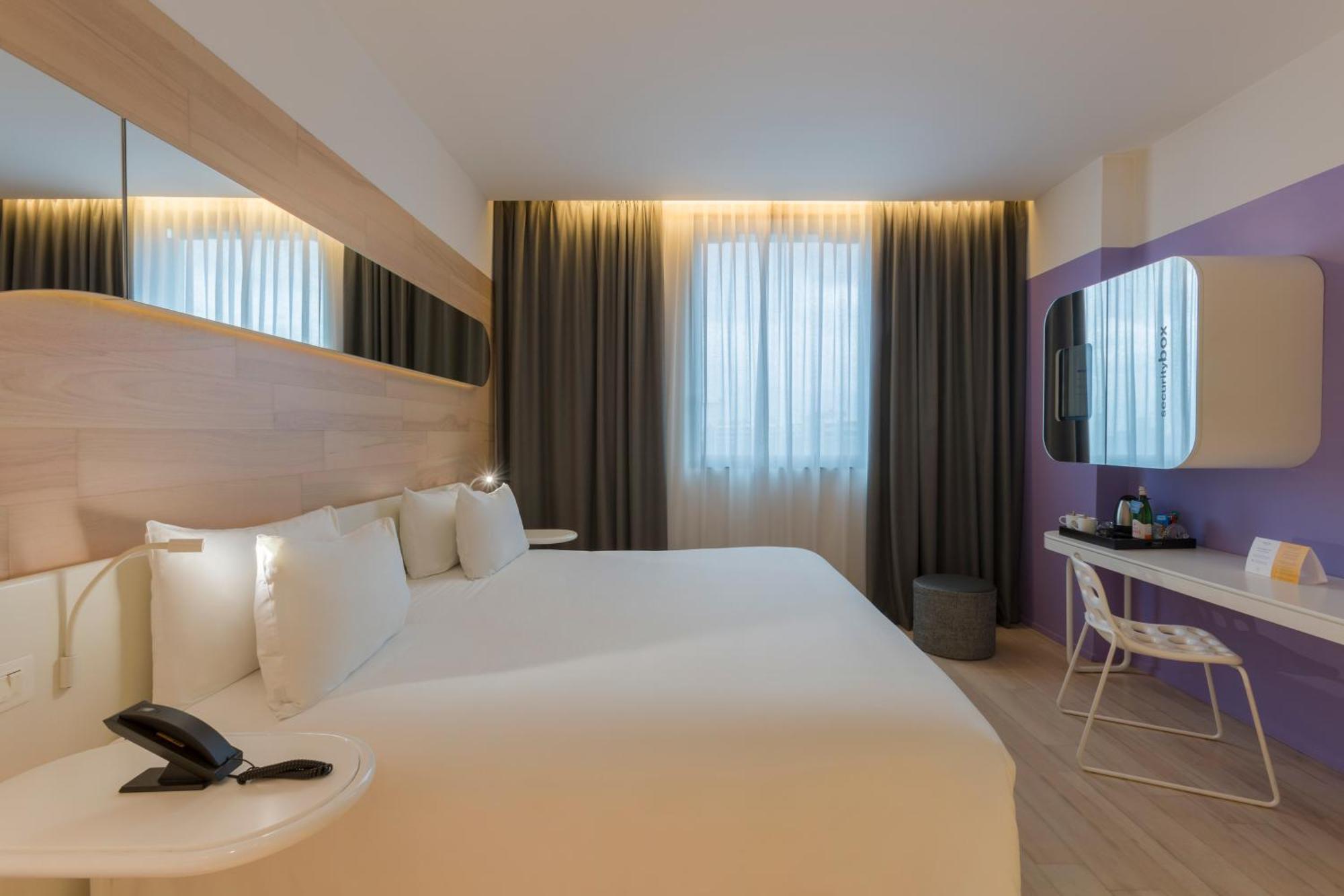 Voco Milan-Fiere By Ihg Hotel Exterior photo